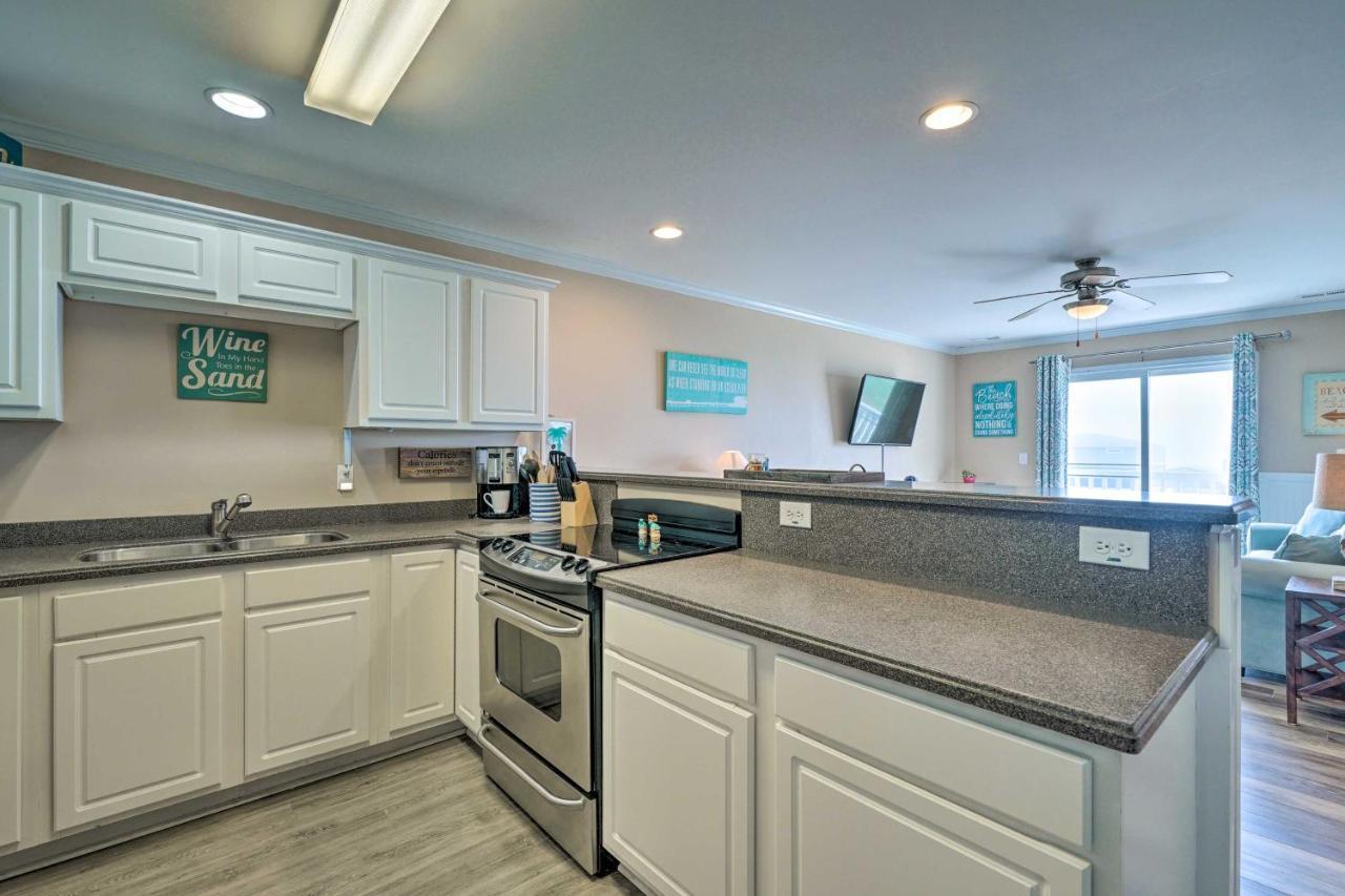 Ocean-View Oak Island Condo, 1 Block To Beach! מראה חיצוני תמונה